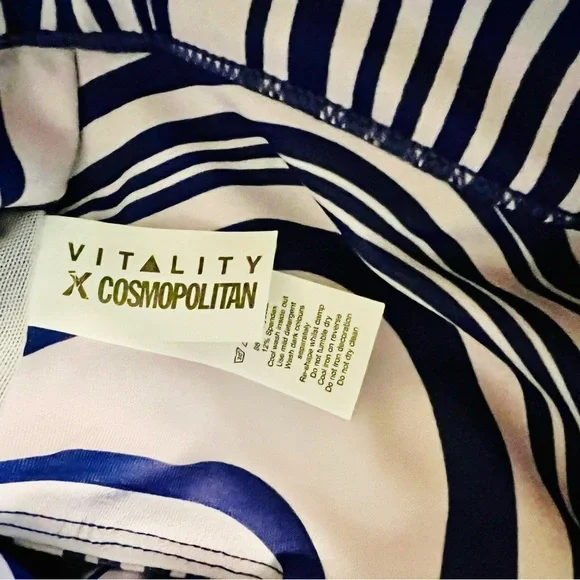 Vitality Cosmopolitan purple Supportive sports Bra with Adjustable Straps - Picture 4 of 5